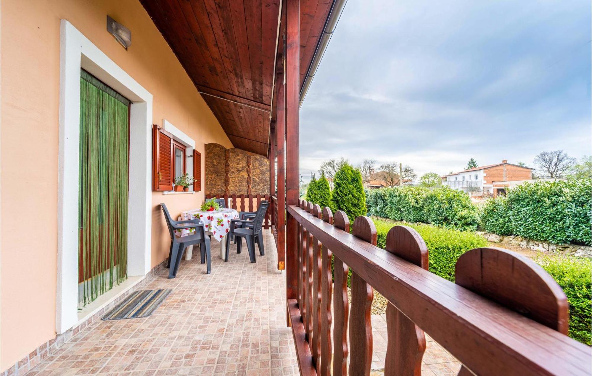 Amazing Apartment In Krnica With Kitchen Zewnętrze zdjęcie