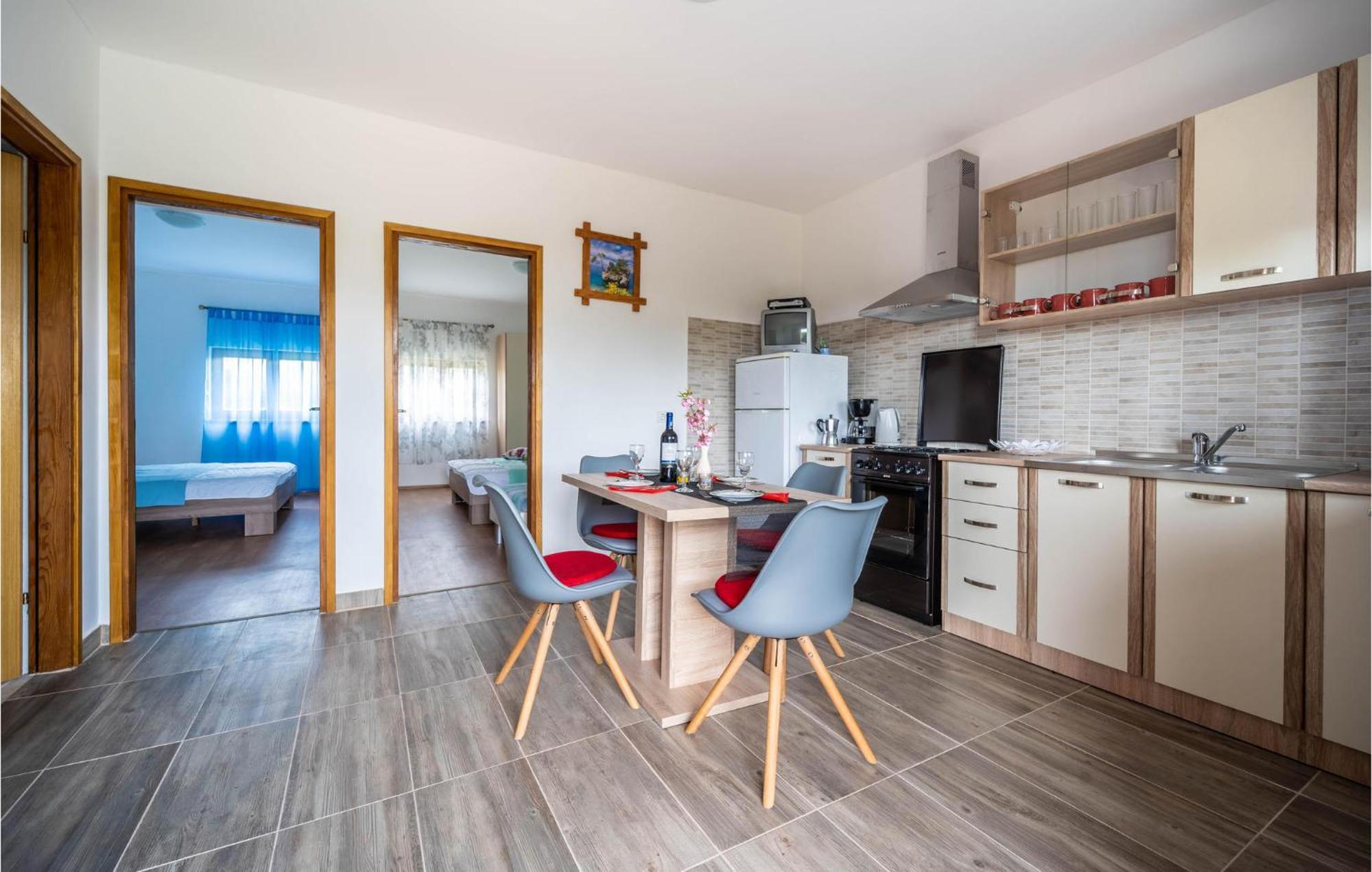 Amazing Apartment In Krnica With Kitchen Zewnętrze zdjęcie
