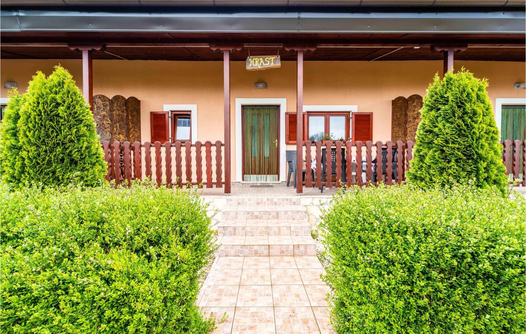 Amazing Apartment In Krnica With Kitchen Zewnętrze zdjęcie